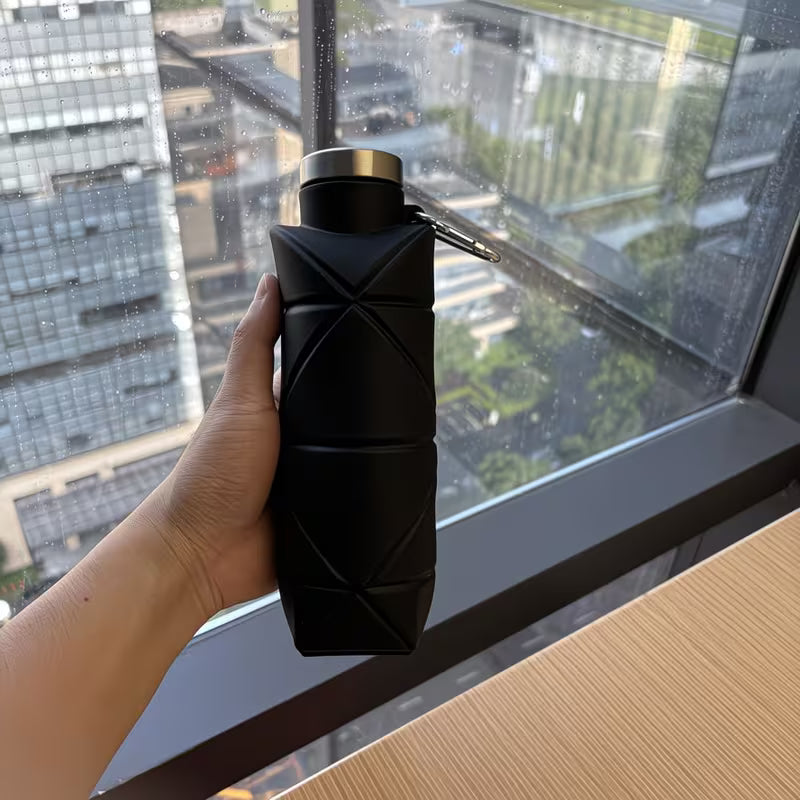 700ML Diamond-Shaped Water Bottle with Collapsible Silicone Cup in random color